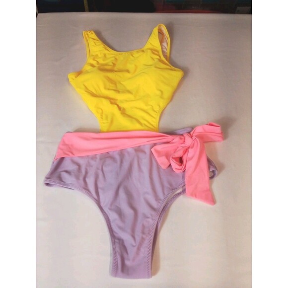 Women's Live Life On The Beach One Piece Peekaboo Bathing Suit New W tags Small - Picture 1 of 11